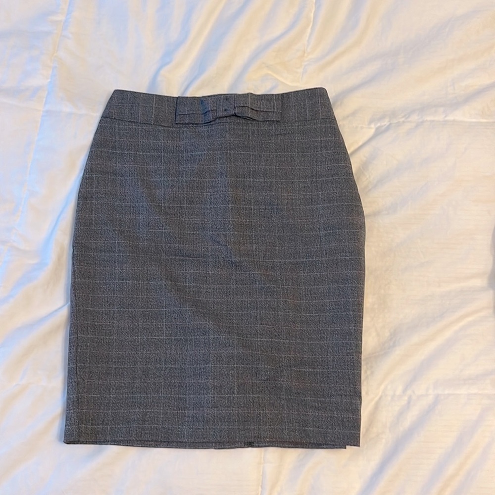 LOFT, size 0P, pencil skirt